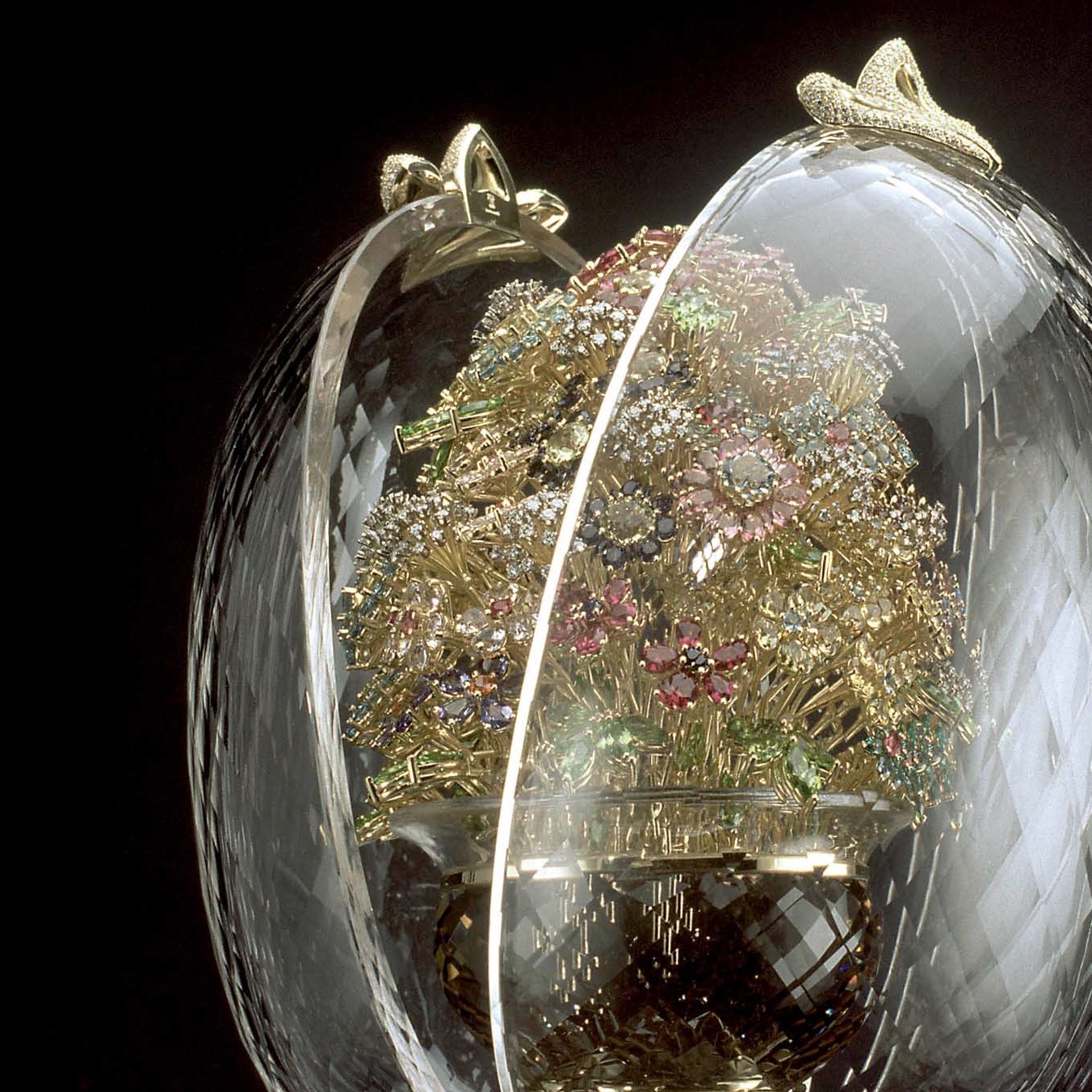 Egg with 150,000 Facettes