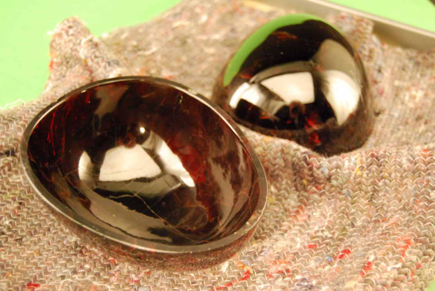 Garnet-Egg