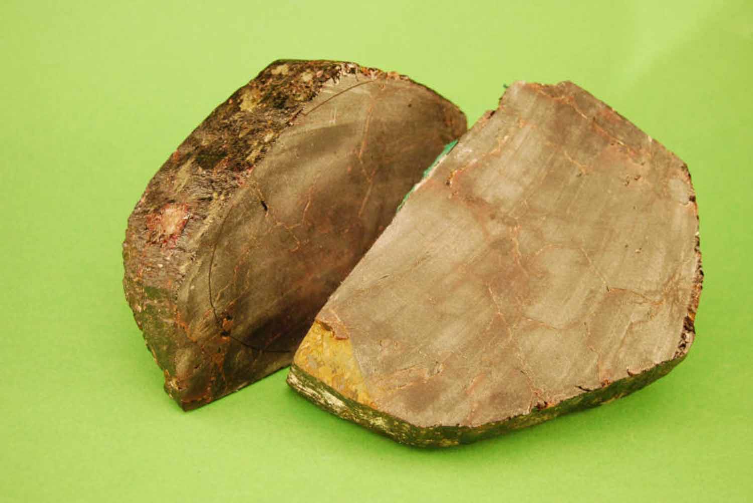 Garnet-Egg – raw stone
