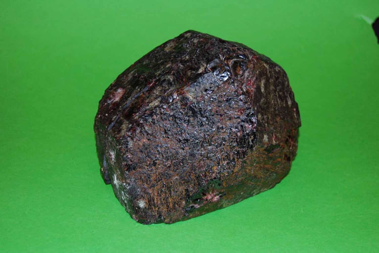 Garnet-Egg – raw stone