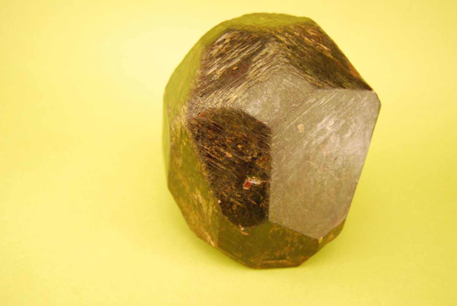 Garnet-Egg – raw stone