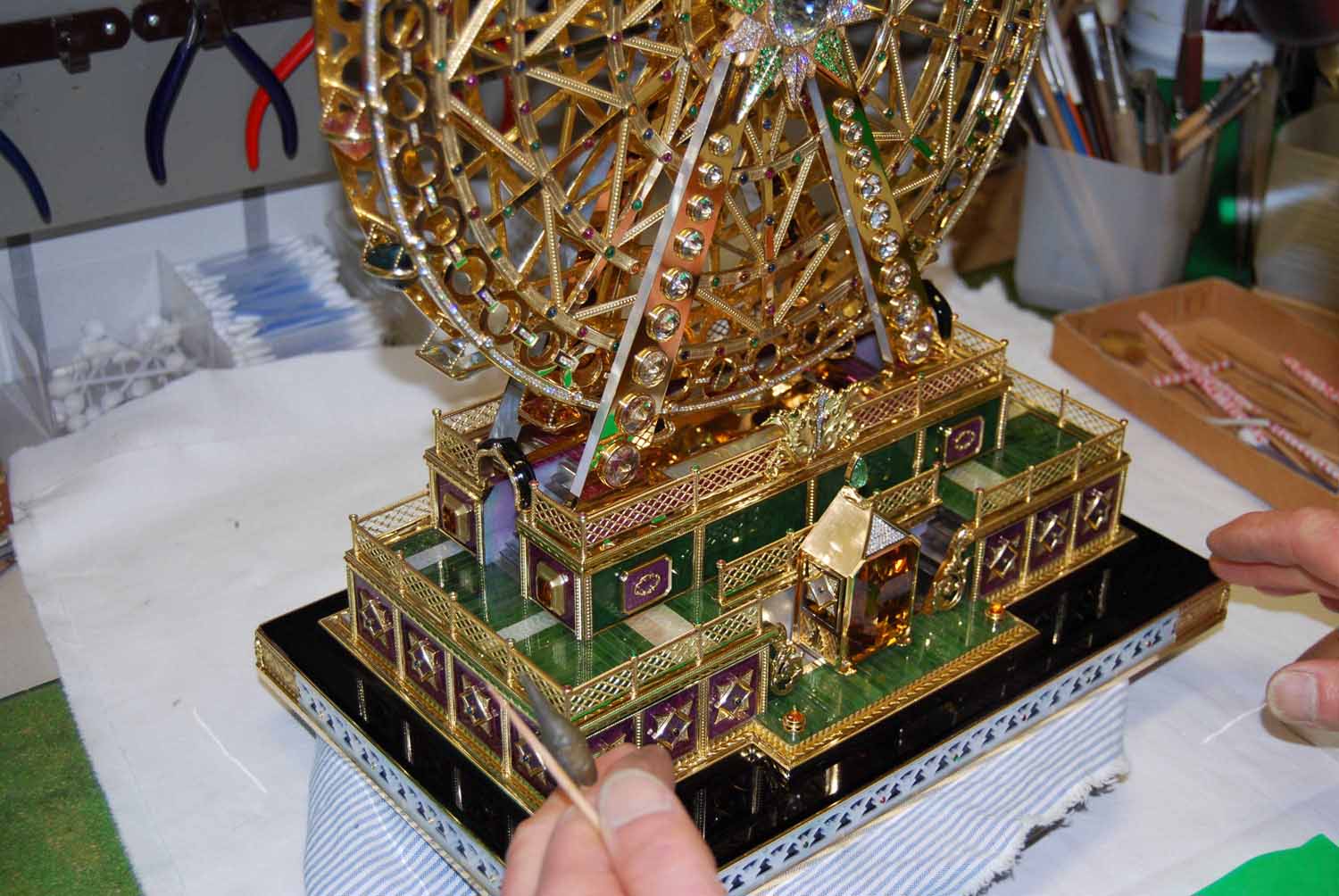 Riesenrad der Edelsteine – Entstehung